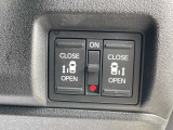 【両側パワースライドドア】運転席やスマートキーのスイッチ一つで開閉可能!荷物を持っているときはもちろん、小さなお子様でも開閉ができるので、とても利便性のいい装備です。