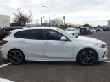 ご納車後も全国約200拠店のBMW正規ディーラーサービス工場にて保証対応いたします。お近くのBMW正規ディーラーをご案内の上、アフターメンテナンスをお受け頂けますので、安心してお乗りいただけます!!