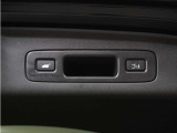 ◆予約クローズ機能付きパワーテールゲート◆キーや運転席のボタン、ハンズフリー機能など多彩なアクセスで自動開閉できます。