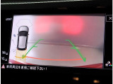 バックカメラ トラフィックアラートで苦手な駐車も楽々できます.