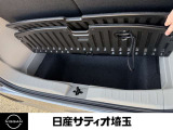 トランク下も収納スペースになってます。