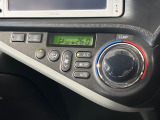 【オートエアコン】一度お好みの温度に設定すれば、車内の温度を検知し風量や温度を自動で調整。暑い&hellip;寒い&hellip;と何度もスイッチ操作をする必要はありません。快適な車内空間には必須の機能ですね♪