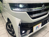 【LEDヘッドライト】悪天候や夜間走行時も良好な視界を確保し安心して運転できる高輝度LEDヘッドライトを装備!点灯速度が早く、消費電力も抑えられています。