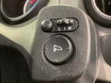 狭い駐車場で便利な電動格納ドアミラーが付いています。