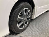 『トヨタ純正アルミホイール装着車になります!』スタイリッシュでとてもかっこいいですね♪