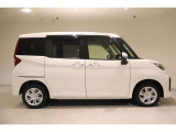 運転席側の真横からのサイドフォルム、シンプルで飽きのこないスタイリッシュなスタイルですね!乗降しやすそうなのがわかります。