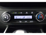 ★エアコンはオートタイプが装着済みです!オートモードにしておけば、車内温度を設定するだけで風の料や吹き出し口の切り替えを機械が行ってくれます!一年中快適な環境を作れますよ♪