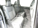 当社の中古車はシートを外して隅々までキレイに仕上げてあります。