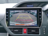 バックガイドモニターで、後方を確認しながら安心して駐車することができます。運転初心者も熟練者も必須の機能ですよ!