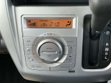 オートエアコンなので、風量の切り替えを自動調節し温度を保ってくれます☆運転席と助手席で温度変化出来ます。