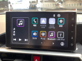 【ディスプレイオーディオ】お手持ちのスマートフォンとの連携で、ナビや音楽再生など各種アプリを使用可能。スマホに近い感覚でお使いいただけます♪