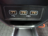 便利な充電用USBジャックも付いています。