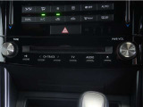 車内でCD DVDのメディアが楽しめます。