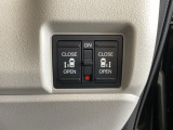 リアドアは乗り降りに便利な両側電動スライドドアです。また運転席に座っていながらスイッチ操作で自在にスライドドアを開け閉めできます。