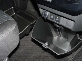 便利な収納ポケット、小物入れを各所に配置しています。シートヒーターも装備しています。