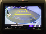 【リアカメラ】後方の距離感や障害物を、モニター越しにそっと教えてくれる機能です。見えにくい場所を確認できる安心感が、落ち着いたハンドル操作を支えます。