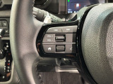ステアリングにオーディオ操作スイッチが付いています。オーディオ画面に直接タッチしなくても操作が出来ますので、運転に集中できます。