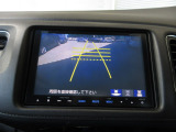 バックカメラの画像です。ガイドラインがスムースな車庫入れをサポートいたします。車庫入れの安心感がアップしますね。