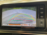 【バックカメラ】駐車時に後方がリアルタイム映像で確認できます。大型商業施設や立体駐車場での駐車時や、夜間のバック時に大活躍!運転スキルに関わらず、今や必須となった装備のひとつです!