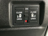 【両側パワースライドドア】両側がパワースライドドアになっており、運転席のスイッチやスマートキーでも開閉が可能です!開口部も広いので乗り降りも楽々♪