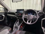 運転席まわりです。 各操作スイッチは使いやすい位置に配置されてます。