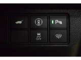 パワーテールゲートの開閉、横滑りを防ぐVSA等のスイッチ類は運転席の右側にあります。