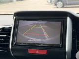 駐車時に便利なバックカメラを装備しています。