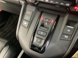 ワンアクションでスムーズな運転を支援する、エレクトリックギアセレクターに、パーキングブレーキは、電子制御パーキングブレーキです。
