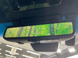 【デジタルインナーミラー】後席の大きな荷物や同乗者で後方が確認しづらい時でも安心!カメラが撮影した車両後方の映像をルームミラー内に表示。クリアな視界で状況の確認が可能です!