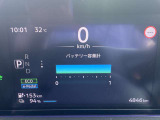 シンプルで見易いメーターです。バッテリー容量は12セグメントです。