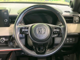 【純正革巻きステアリング】上質な革を使用することで、手にしっかり馴染みとても運転しやすいハンドルです♪