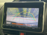 【バックカメラ】駐車時に後方がリアルタイム映像で確認できます。大型商業施設や立体駐車場での駐車時や、夜間のバック時に大活躍!運転スキルに関わらず、今や必須となった装備のひとつです!