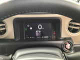 低速時にはメーター内にフロントタイヤの向きも表示されます。