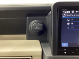 【アクセサリーソケット(電源ソケット)】電源からケーブルをつなげば、スマートフォンなどの電子機器の充電などを行うことができます!ゲーム機器や、カメラの充電にも便利ですね。