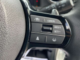 【アダプティブクルーズコントロール】前方の車両の距離を検知しながら速度を一定に保つ機能です。前方の車両の距離を感知して車間を保つ機能も備わっているので、高速道路の運転も楽々です!