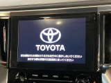 【メーカー純正ナビ】インテリアに溶け込むスタイリッシュな「専用設計」メーカーナビを装備♪視認性や操作性など基本性能にも優れ、より上質なカーライフをお楽しみいただけます。