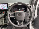 運転席まわりの画像です。