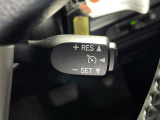 【クルーズコントロール】高速道路や自動車専用道路を走行中にドライバーが設定した速度で、アクセルペダルを踏まなくても、一定の車速で走行してくれます!