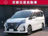 ご家族の方にぴったりな両側オートスライドドアを装備しております。お買い物に両手がふさがってしまう際も自動でドアの開閉が可能なためとても便利です。