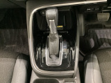 「e:HEV」は、モーター走行を中心にしながら電気エネルギーやエンジン動力を最も効率よく使い分けることができる賢いハイブリッドシステムです。