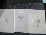 取扱い説明書 整備記録簿です前オ-ナ-の整備歴がわかるため無駄な部品。工賃が発生せず効率の良い整備が行えますまた丁寧に乗っていた証拠でもありますので車両状態の信頼性にもつながってまいります