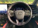 【純正革巻きステアリング】上質な革を使用することで、手にしっかり馴染みとても運転しやすいハンドルです♪