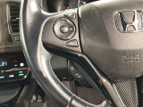 ステアリングにオーディオ操作スイッチが付いています。オーディオ画面に直接タッチしなくても操作が出来ますので、運転に集中できます。