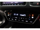 運転席と助手席の温度設定の変更が可能な左右独立タイプのデュアルエアコンです♪♪♪暑がりな人・寒がりな人も誰もが車内を快適にお過ごしいただけます♪♪♪