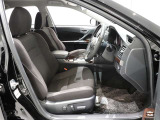 パワーシート搭載。微妙な調整が手軽にでき、適切なポジションで運転することが可能です。