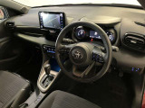 運転席周りのレイアウトをご覧ください。ナビゲーションが綺麗に装着されすっきり収まってますね!