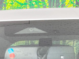 【三菱e-Assist】走行中に前方の車両等を認識し、衝突しそうな時は警報とブレーキで衝突回避と被害軽減をアシスト。より安全にドライブをお楽しみいただけます。