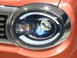 【LEDヘッドライト】悪天候や夜間走行時も良好な視界を確保し安心して運転できる高輝度LEDヘッドライトを装備!点灯速度が早く、消費電力も抑えられています。