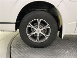 機敏さを引き立てる純正アルミ 195/80 R15 装着!