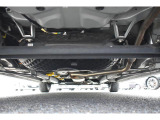 車両後方からの下回りです。マフラー防錆塗装や下回り防錆施工等も可能でございます。